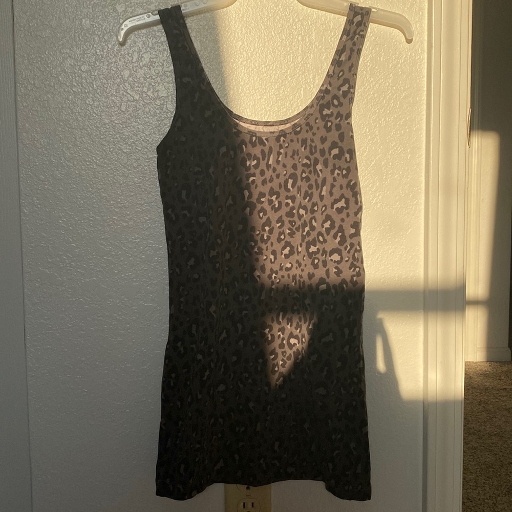 Black cheetah print sports top XS